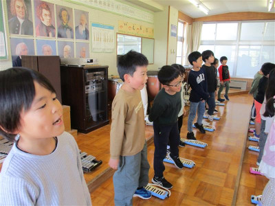 f9b78e1d-f846-445b-b282-c270c4c3428a