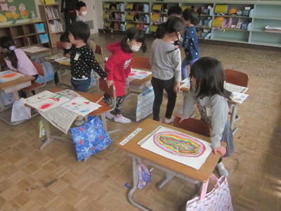 一年教室は明るさでいっぱい